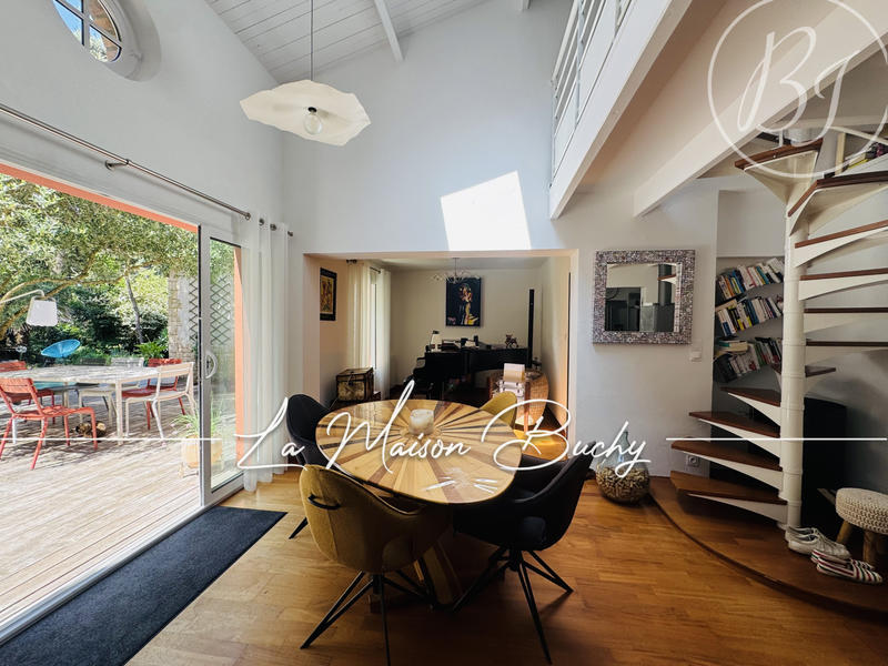 Maison - 167 m² - 6 pièces