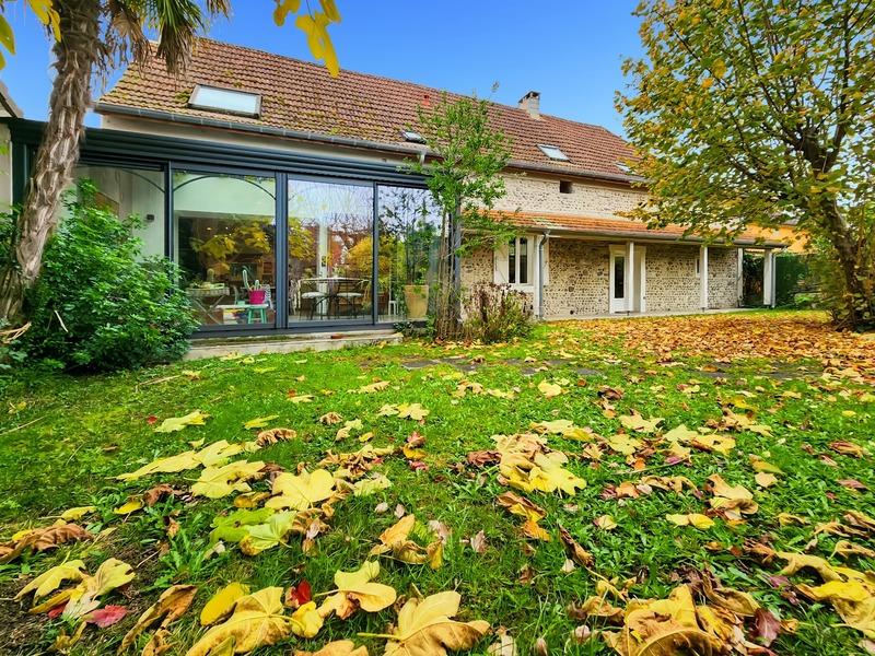 Maison en pierre - 241 m² - 9 pièces