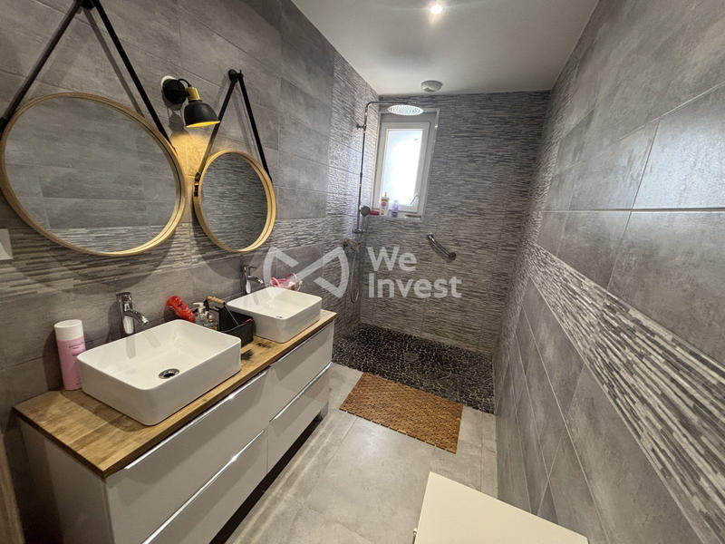 Maison - 222 m² - 7 pièces