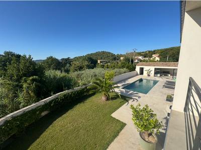 Maison - 200 m² - 4 pièces