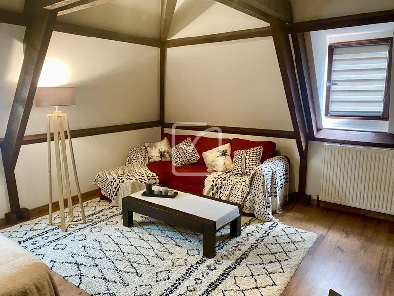 Maison - 239 m² - 9 pièces