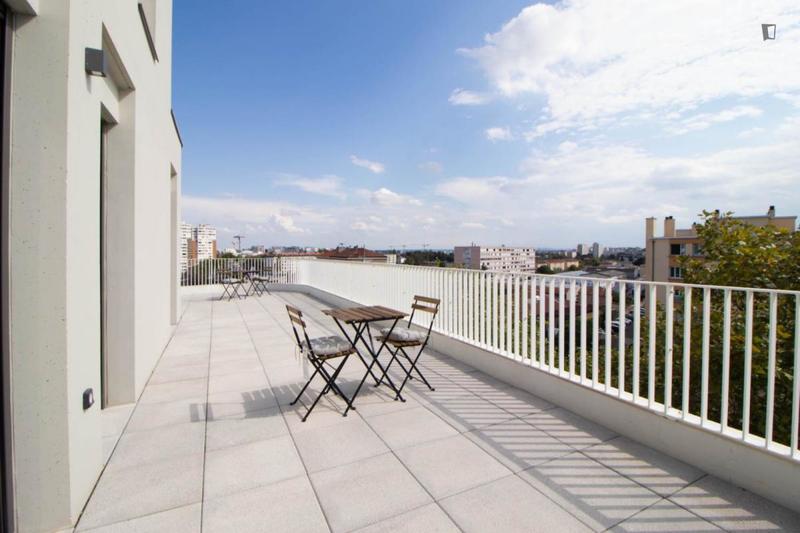 Chambre - 10 m² - 5 pièces