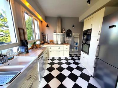 Maison - 285 m² - 8 pièces