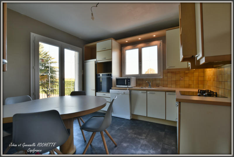 Maison - 210 m² - 10 pièces