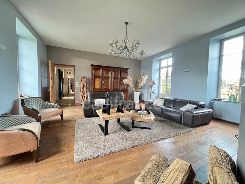 Propriété - 468 m² - 17 pièces