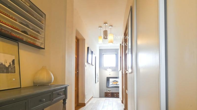 Maison - 215 m² - 10 pièces