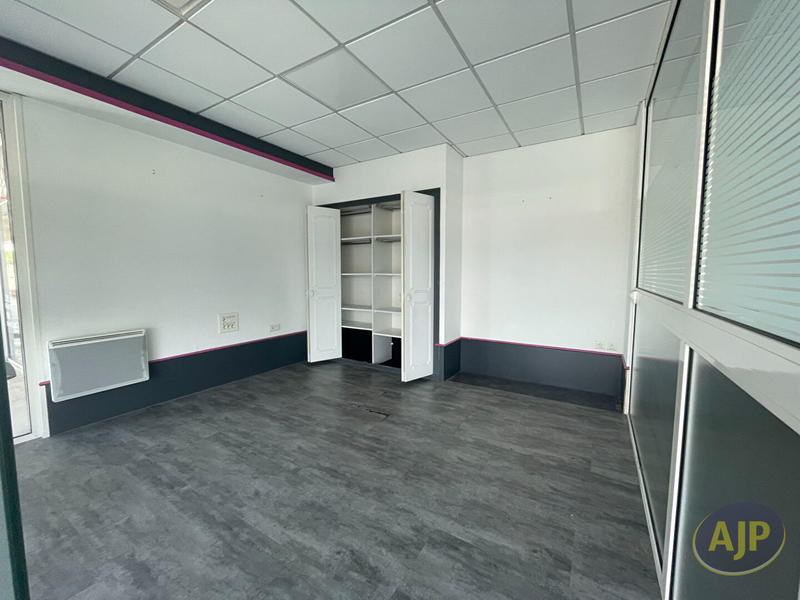 Local commercial - 89 m² - 4 pièces