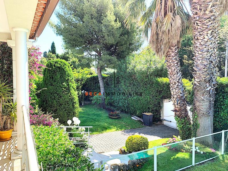 Villa - 300 m² - 5 pièces