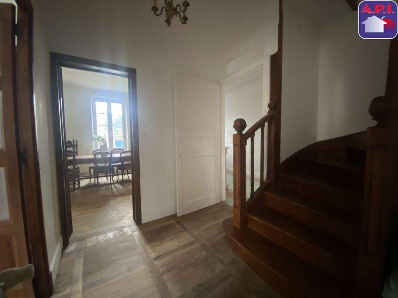 Maison - 250 m² - 8 pièces