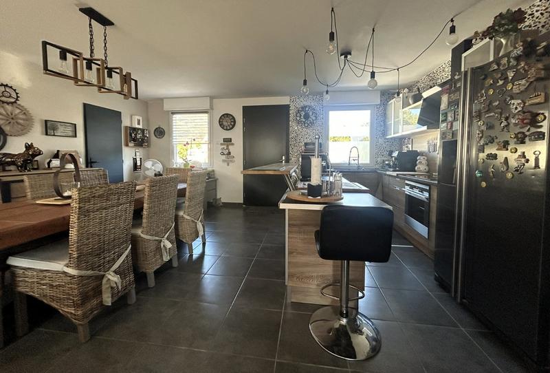 Maison - 90 m² - 5 pièces