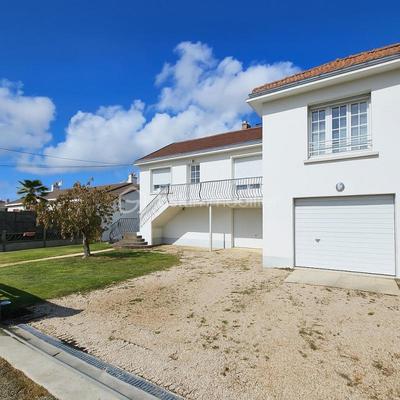 Maison traditionnelle - 122 m² - 6 pièces