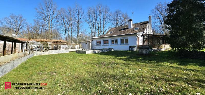 Maison - 228 m² - 9 pièces