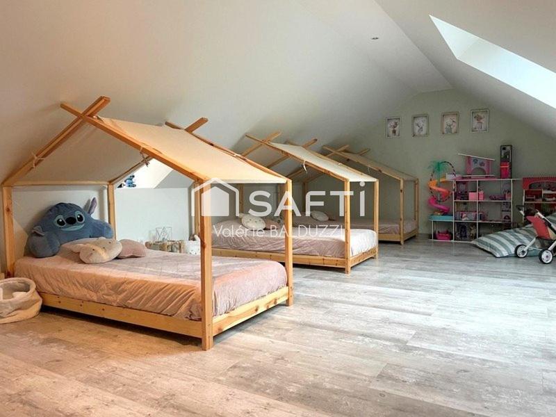 Maison - 205 m² - 7 pièces