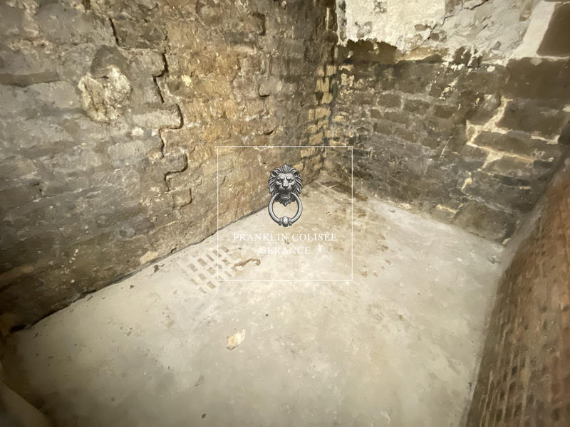 Parking / Garage - 9 m²