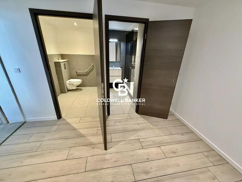 Local commercial - 110 m² - 2 pièces