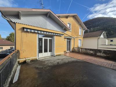 Maison - 200 m² - 7 pièces