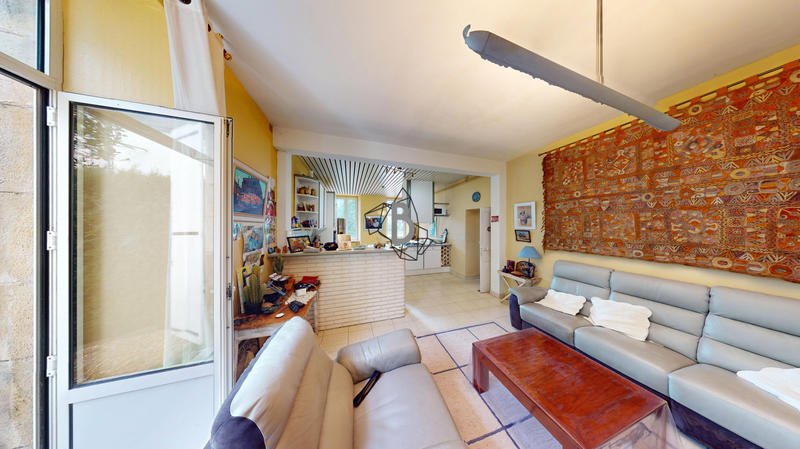 Maison - 250 m² - 8 pièces