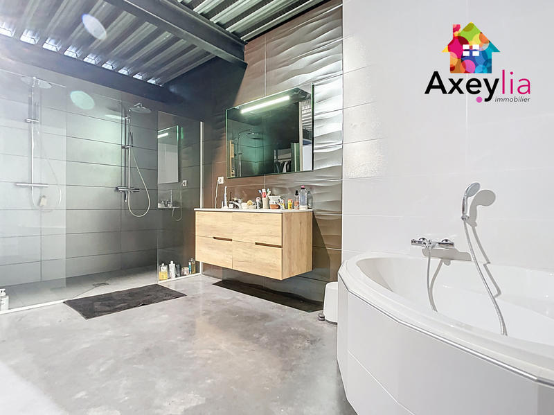 Maison - 240 m² - 7 pièces