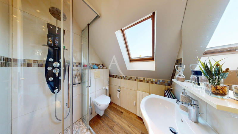 Maison - 96 m² - 5 pièces