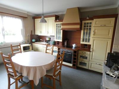 Maison - 180 m² - 8 pièces