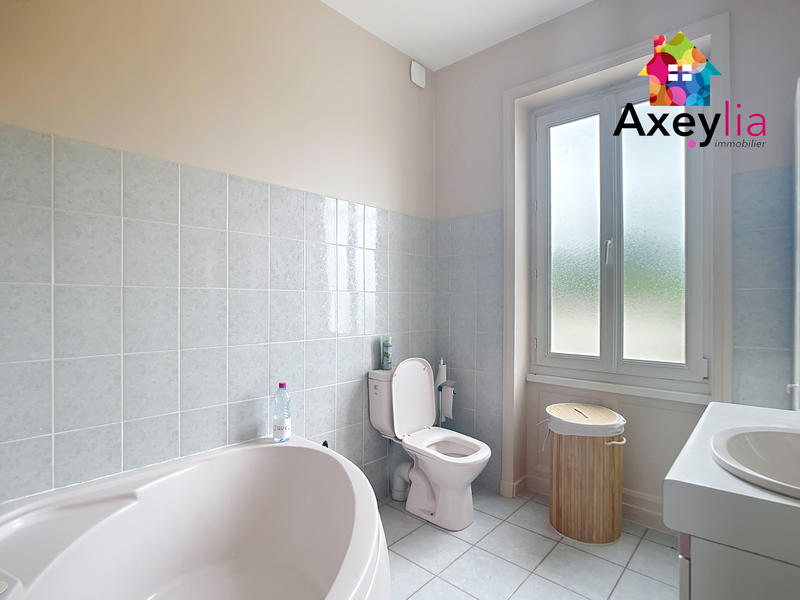 Maison - 250 m² - 6 pièces