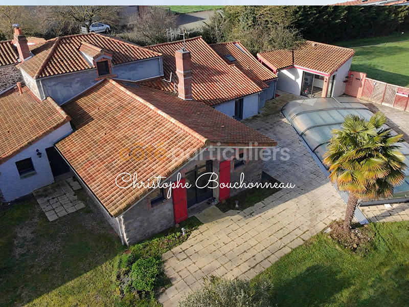 Maison - 202 m² - 6 pièces