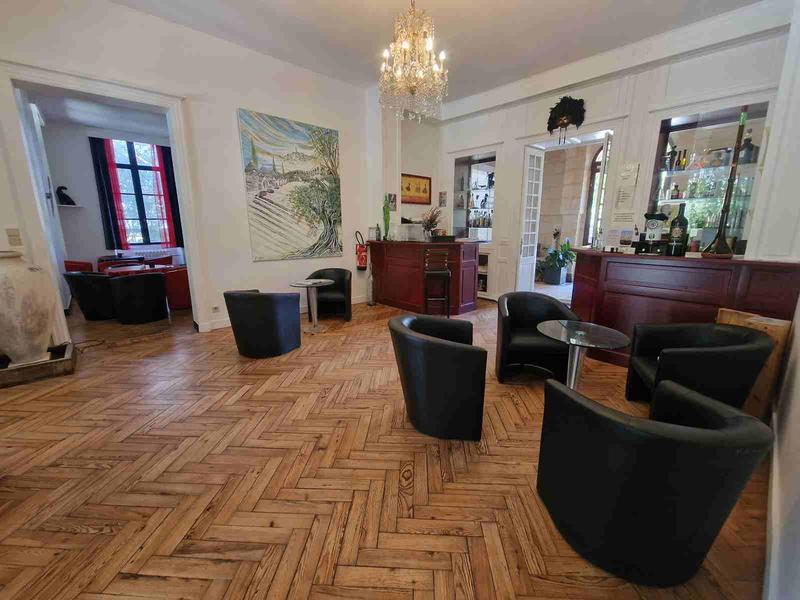 Maison - 354 m² - 10 pièces