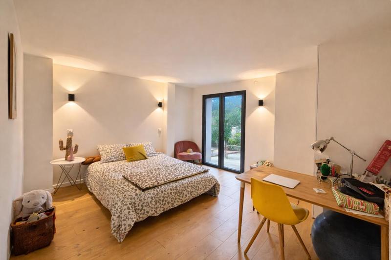 Villa - 182 m² - 8 pièces