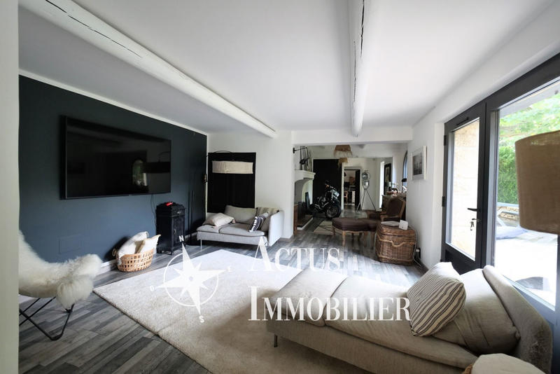 Maison - 233 m² - 8 pièces