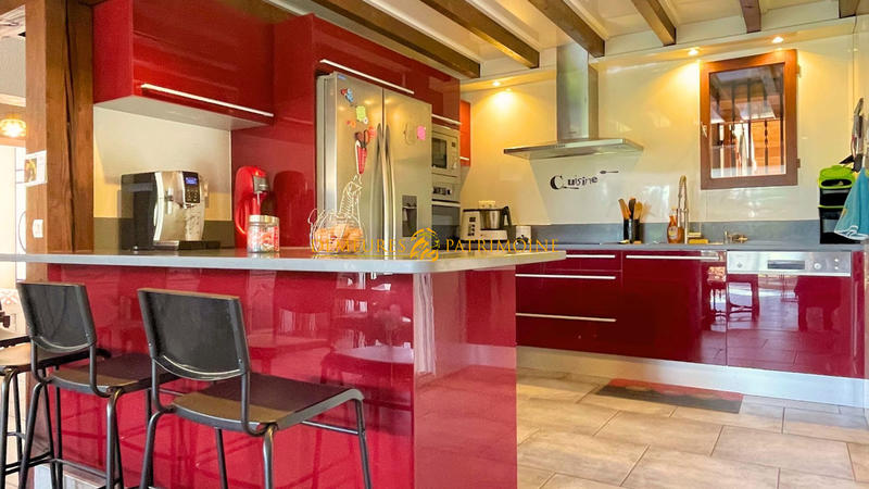 Maison - 208 m² - 7 pièces