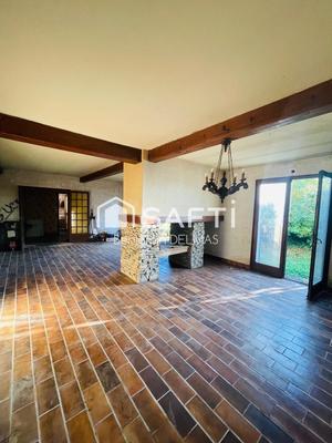 Maison - 210 m² - 7 pièces