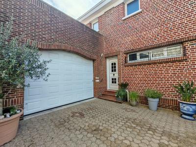 Maison - 208 m² - 10 pièces