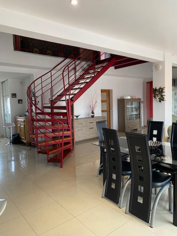 Maison - 175 m² - 6 pièces