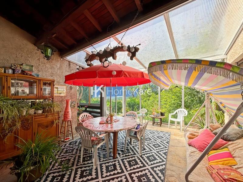 Maison - 270 m² - 9 pièces