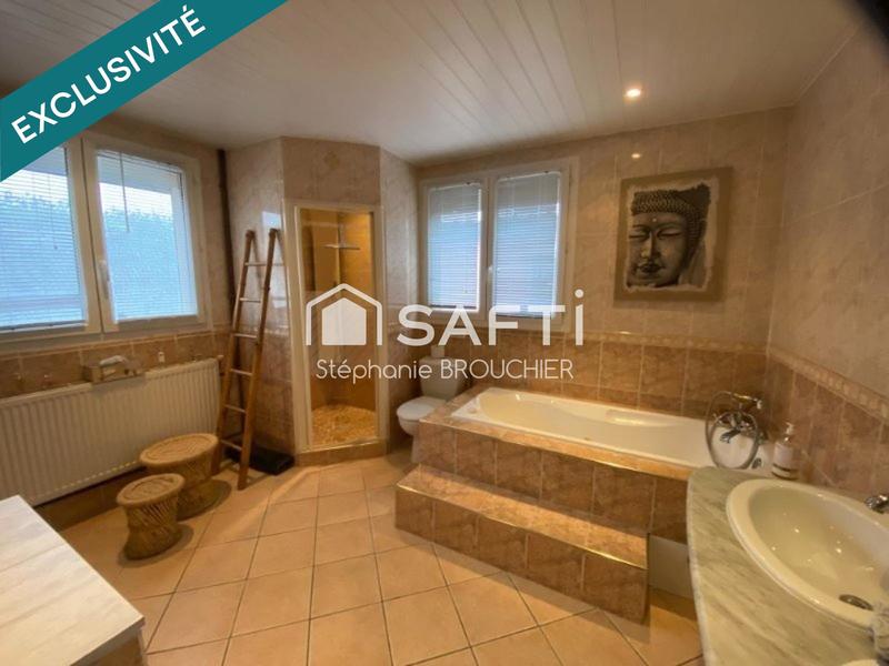 Maison - 122 m² - 8 pièces