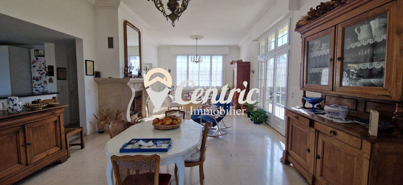 Maison - 303 m² - 7 pièces