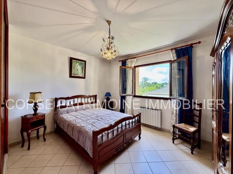 Maison - 225 m² - 12 pièces