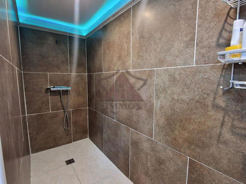 Maison - 320 m² - 9 pièces