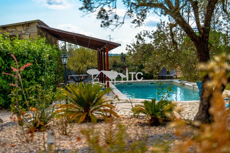 Maison - 244 m² - 7 pièces