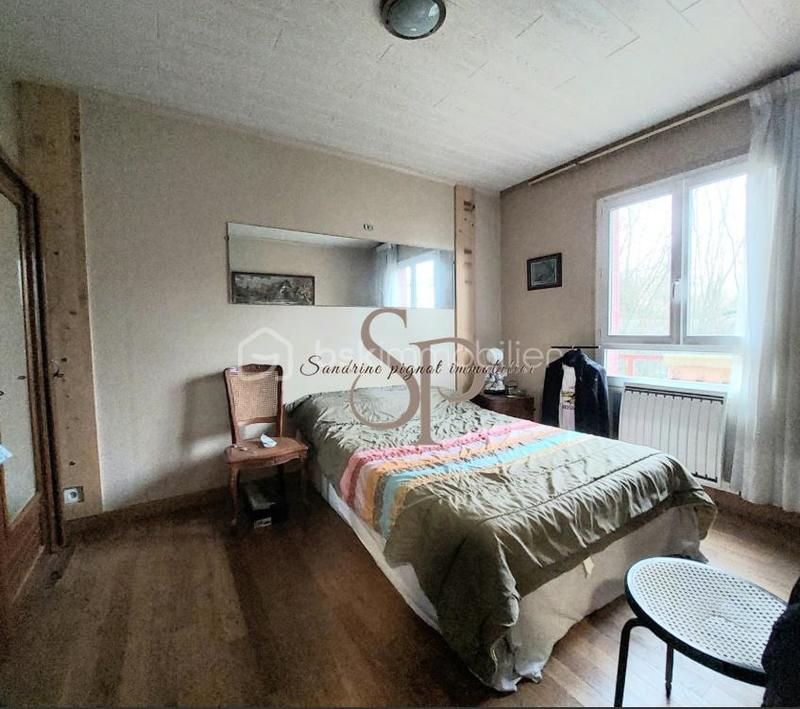 Maison traditionnelle - 220 m² - 8 pièces