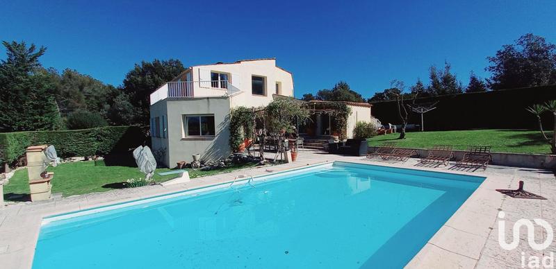 Maison - 215 m² - 5 pièces