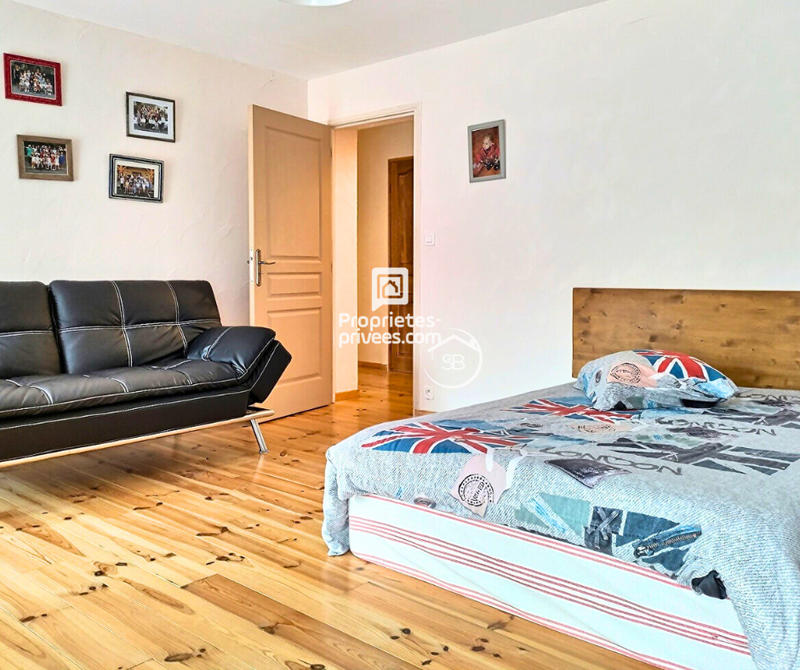Maison - 425 m² - 21 pièces