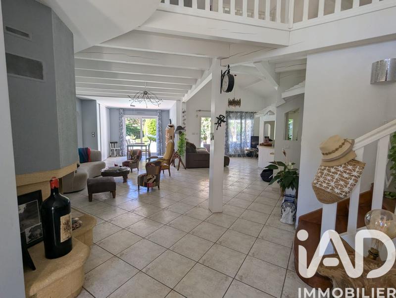 Maison - 263 m² - 9 pièces