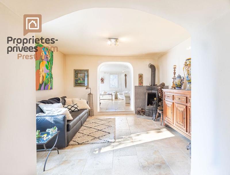 Maison - 275 m² - 10 pièces