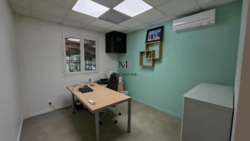 Entrepôt - 1 850 m²