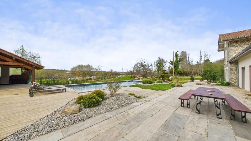 Maison - 350 m² - 9 pièces