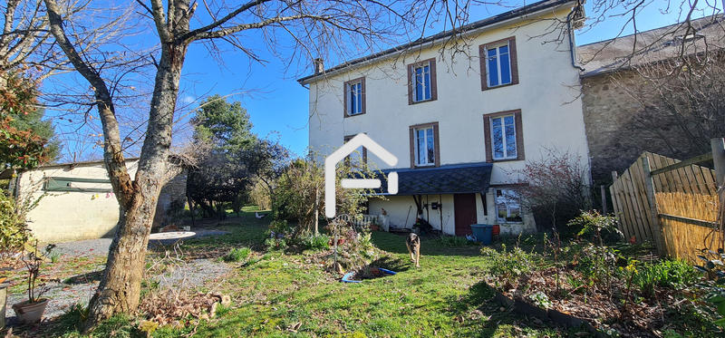 Maison - 400 m² - 16 pièces