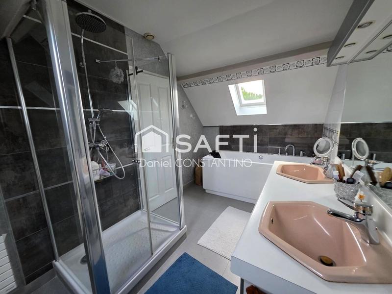 Maison - 200 m² - 8 pièces