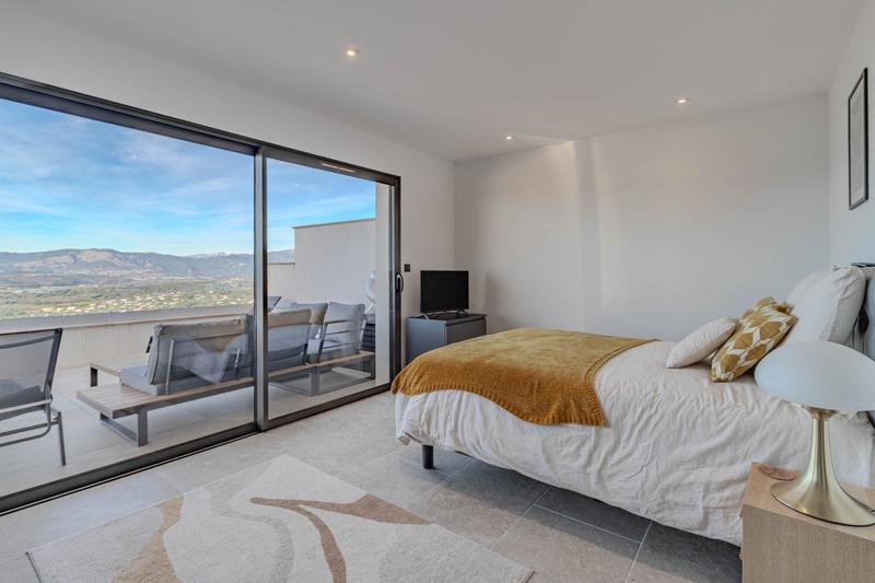 Appartement - 102 m² - 3 pièces