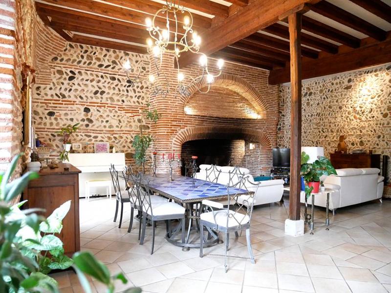 Demeure - 260 m² - 6 pièces